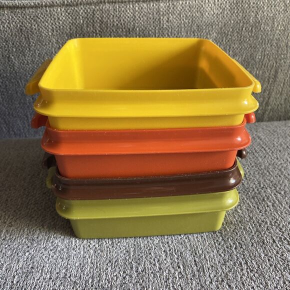 Lot of 4 Vintage Tupperware Sandwich Keepers 1362 - NO LIDS - Picture 3 of 3